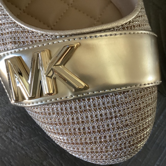 MICHAEL MICHAEL KORS Women's Jilly Round Toe Ballet Flats - Picture 2 of 11